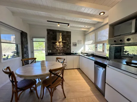 Casa en Carilo 4 amb con pileta 1 cuadra del mar — foto 8