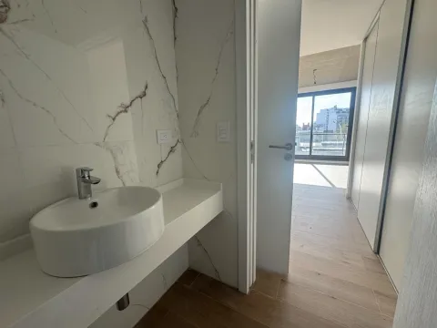 Amplio 2 Ambientes de 63 m² | Balcón Corrido | Toilette y Amenities — foto 3