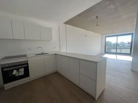 Amplio 2 Ambientes de 63 m² | Balcón Corrido | Toilette y Amenities — foto 2