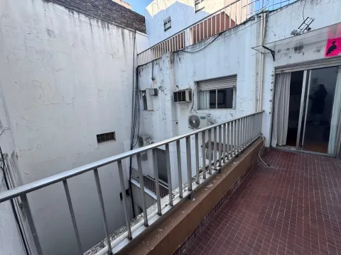 Departamento monoambiente con balcon y cocina separada — foto 2