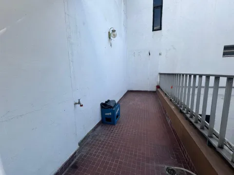 Departamento monoambiente con balcon y cocina separada — foto 5