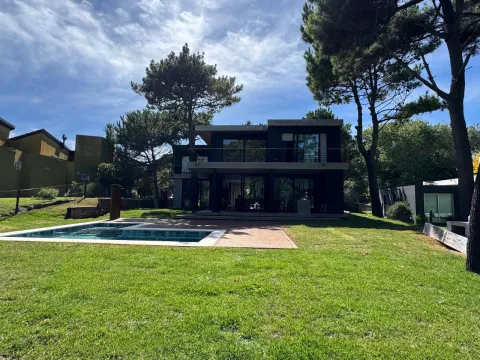 Casa en Carilo PILETA CLIMATIZADA \ 2 CUADRAS DEL MAR -8/10 PERSONA — foto 16