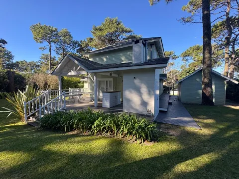 Casa en Carilo a metros del mar 4 dormitorios / parque / anexo huespedes — foto 44