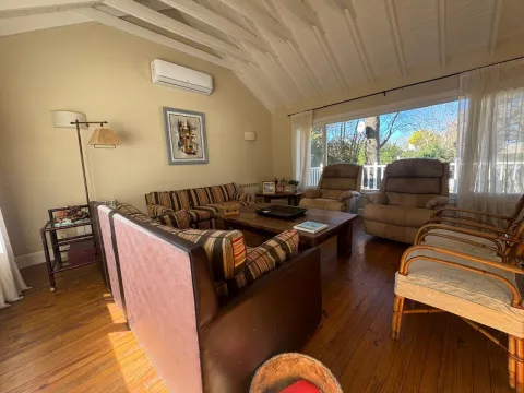 Casa en Carilo a metros del mar 4 dormitorios / parque / anexo huespedes — foto 4