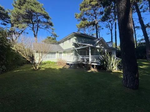 Casa en Carilo a metros del mar 4 dormitorios / parque / anexo huespedes — foto 42