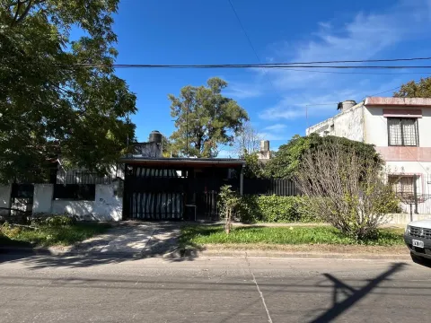 Casa 3 amb. en venta Ituzaingó Norte con cochera, patio, jardin, parrilla y terraza. — foto 19