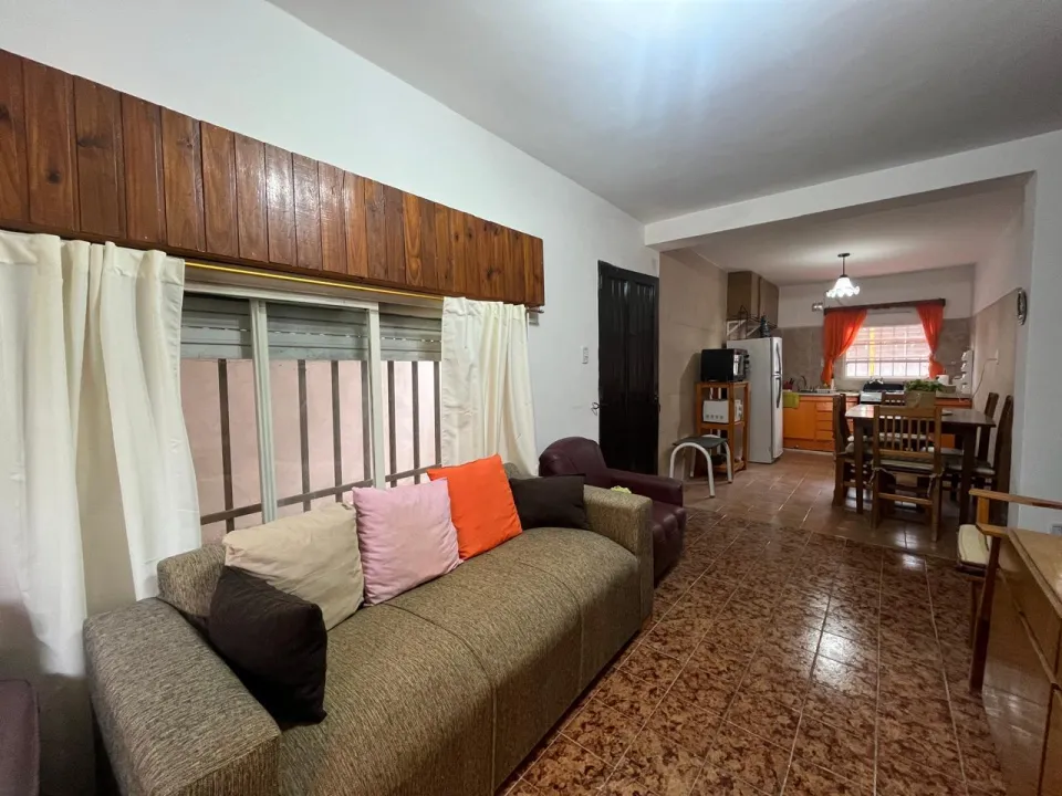 Casa 3 amb. en venta Ituzaingó Norte con cochera, patio, jardin, parrilla y terraza. — foto 1
