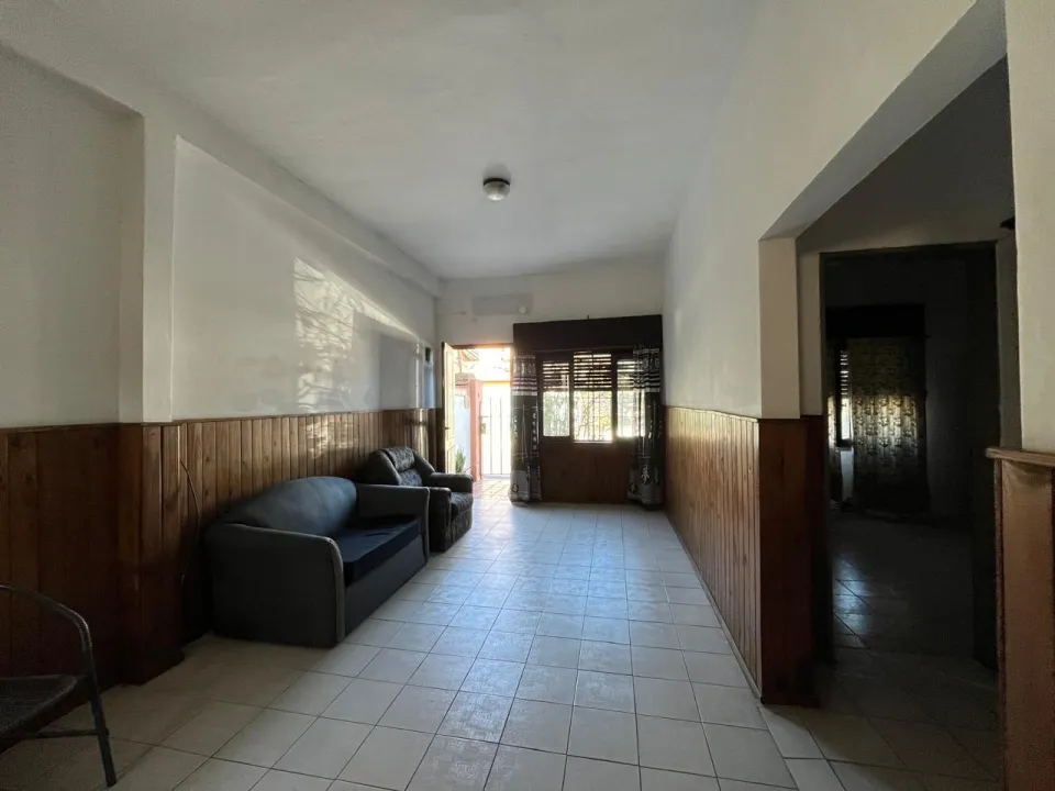 Casa 3 amb. Con patio y cochera en venta - Ituzaingó — foto 1