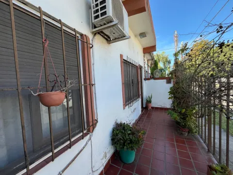 Casa 3 amb. Con patio y cochera en venta - Ituzaingó — foto 4