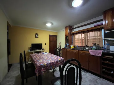 Casa 4 ambientes con quincho, parrilla jardin y pileta en Ituzaingó norte — foto 10