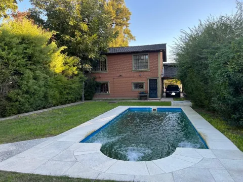 Casa 4 ambientes con quincho, parrilla jardin y pileta en Ituzaingó norte — foto 2