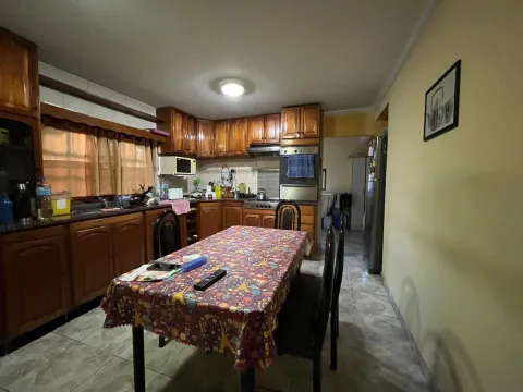 Casa 4 ambientes con quincho, parrilla jardin y pileta en Ituzaingó norte — foto 5