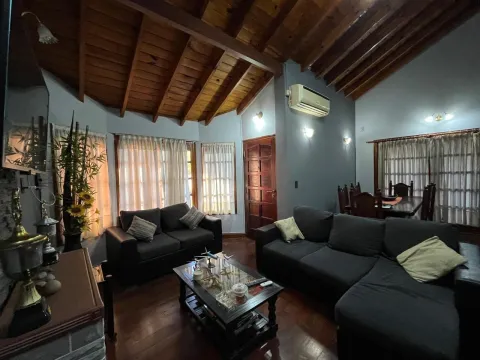 Casa 4 ambientes con quincho, parrilla jardin y pileta en Ituzaingó norte — foto 4