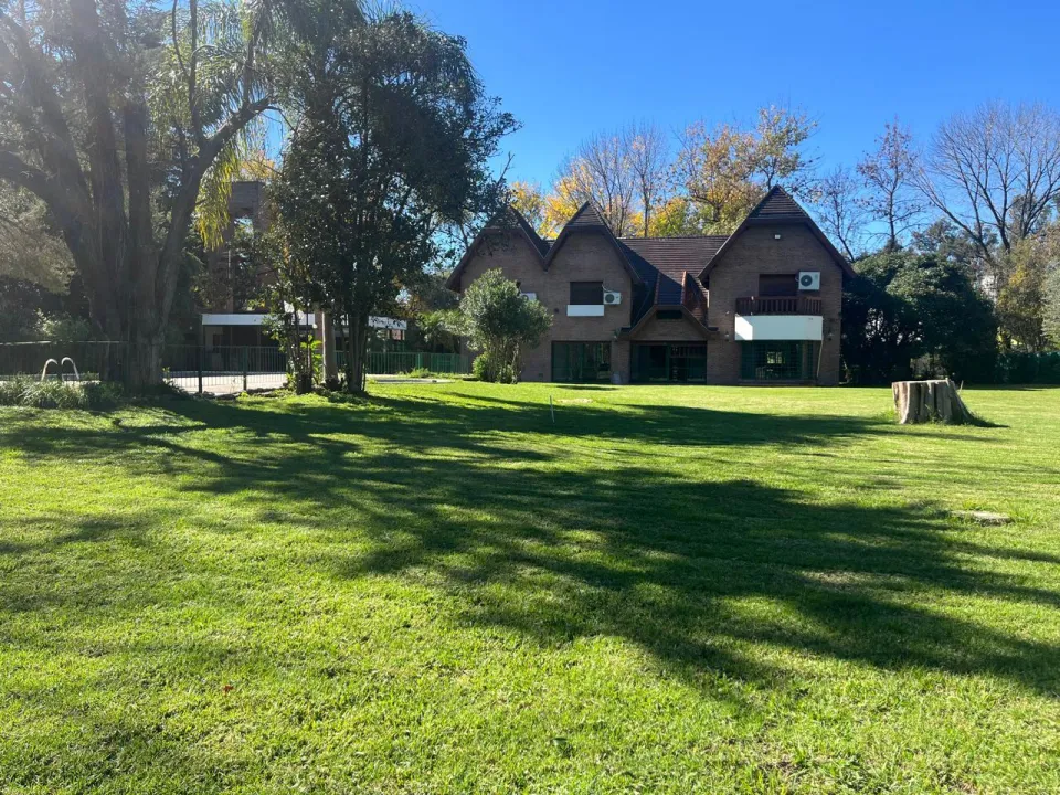 ALQUILER TEMPORAL - CASA CON GRAN PARQUE, PILETA Y QUINCHO EN ITUZAINGO — foto 1