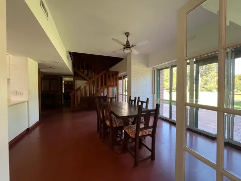 ALQUILER TEMPORAL - CASA CON GRAN PARQUE, PILETA Y QUINCHO EN ITUZAINGO — foto 9