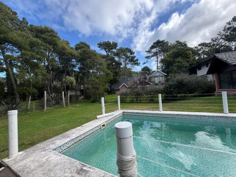 Casa en carilo alquiler pileta climatizada — foto 38