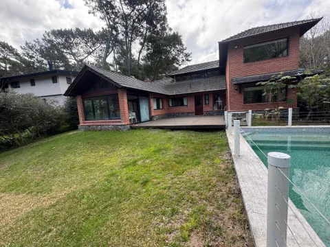 Casa en carilo alquiler pileta climatizada — foto 41