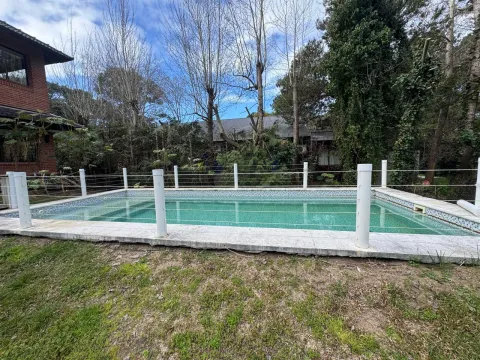 Casa en carilo alquiler pileta climatizada — foto 40