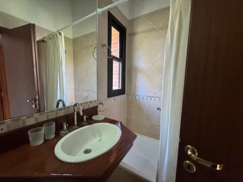 Casa en carilo alquiler pileta climatizada — foto 34