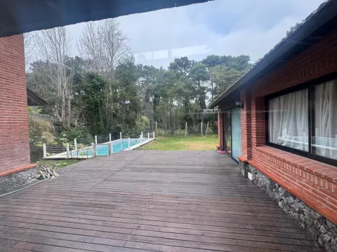 Casa en carilo alquiler pileta climatizada — foto 9