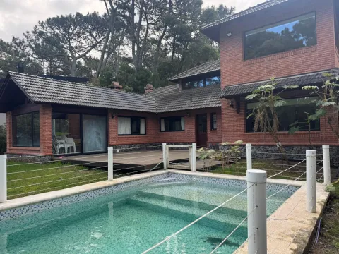 Casa en carilo alquiler pileta climatizada — foto 39