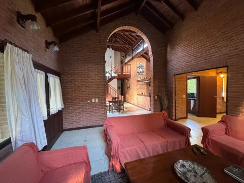 Casa en carilo alquiler pileta climatizada — foto 12