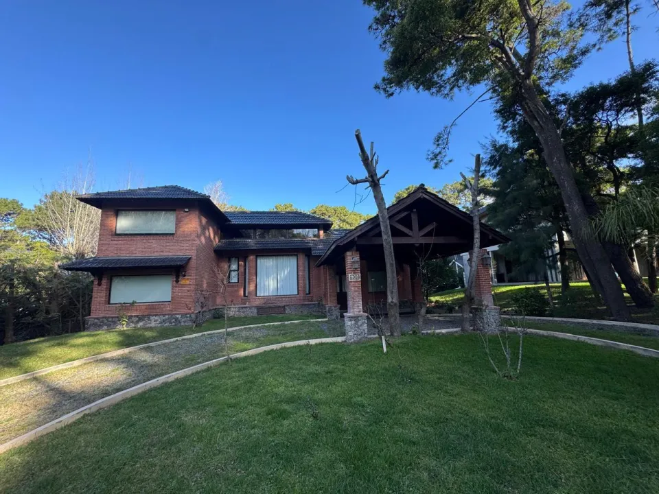 Casa en carilo alquiler pileta climatizada — foto 1