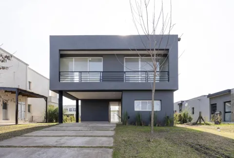 VENTA CASA EN PIUERTOS CON PILETA/JARDIN/PARRILLA — foto 3