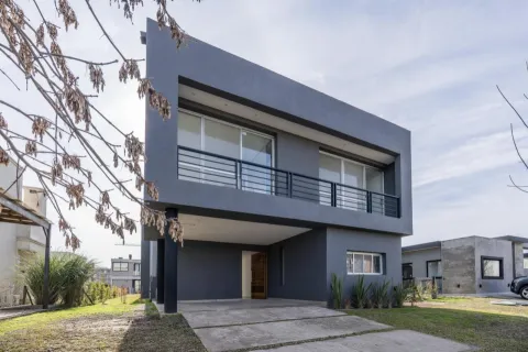 VENTA CASA EN PIUERTOS CON PILETA/JARDIN/PARRILLA — foto 40