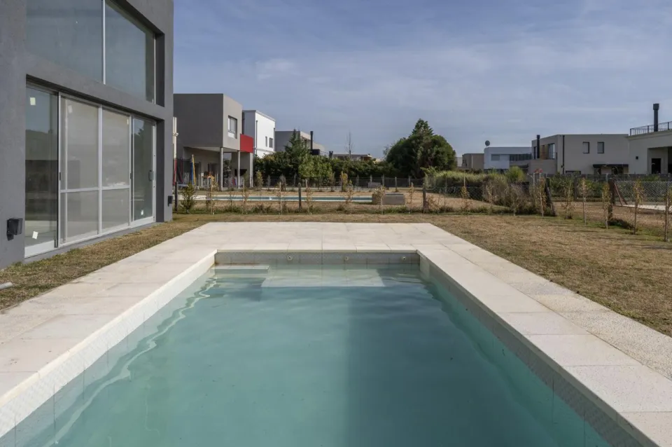 VENTA CASA EN PIUERTOS CON PILETA/JARDIN/PARRILLA — foto 1