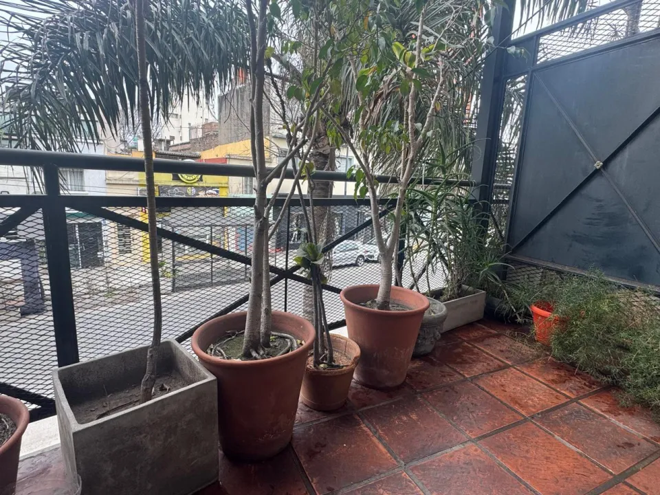 PH VENTA o ALQUILER cochera para dos autos BALCON/ PATIO/TERRAZA. TRIPLEX — foto 1