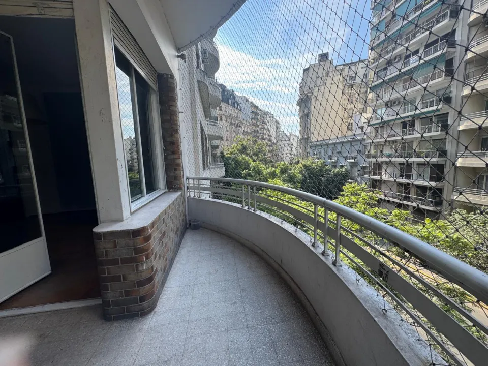 Departamento 4 amb al frente. Cochera en el edificio . APTO CREDITO! — foto 1