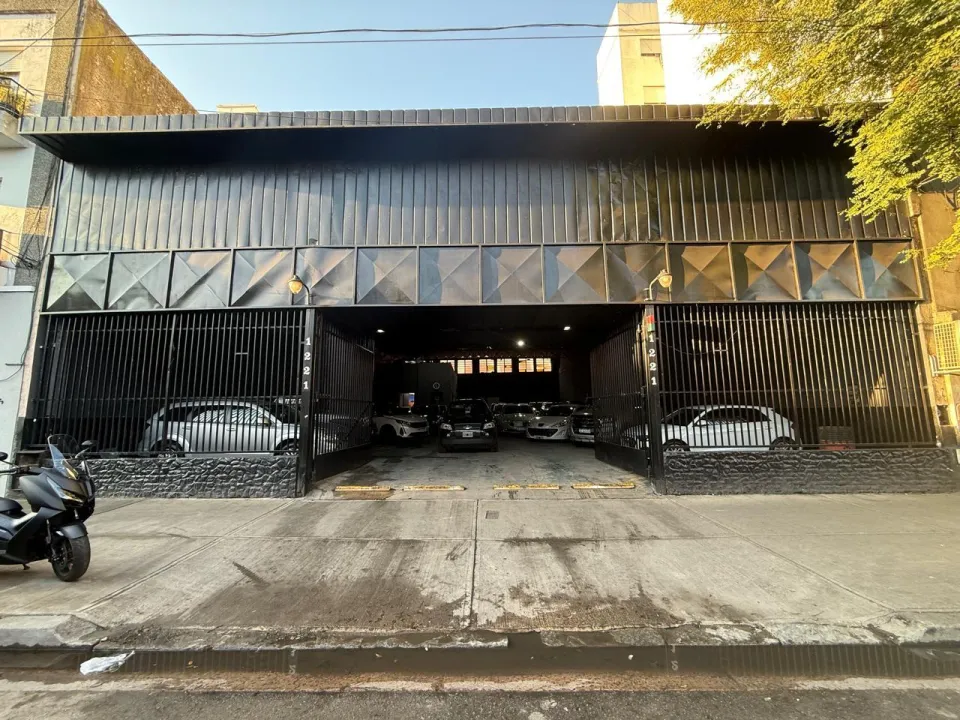 Local 650 metros en una planta ideal concesionaria de autos — foto 1
