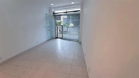 Local en venta sobre Av Forest — foto 4