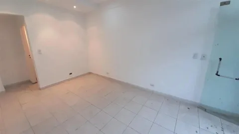 Local en venta sobre Av Forest — foto 3