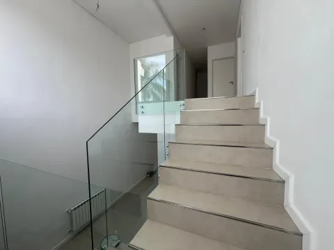 Casa Minimalista 5 ambientes en Castelar Norte — foto 19