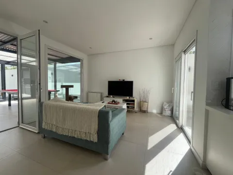 Casa Minimalista 5 ambientes en Castelar Norte — foto 9