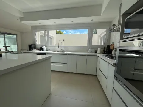 Casa Minimalista 5 ambientes en Castelar Norte — foto 13