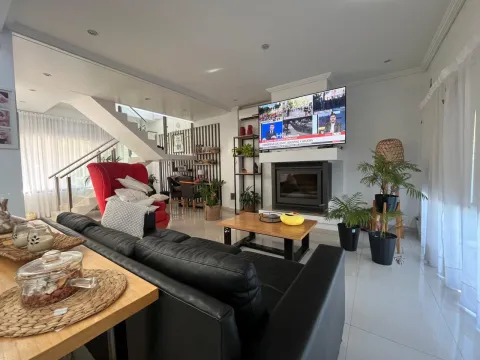 HERMOSA CASA 5 AMBIENTES CON PILETA Y QUINCHO - Altos Del Sol — foto 3