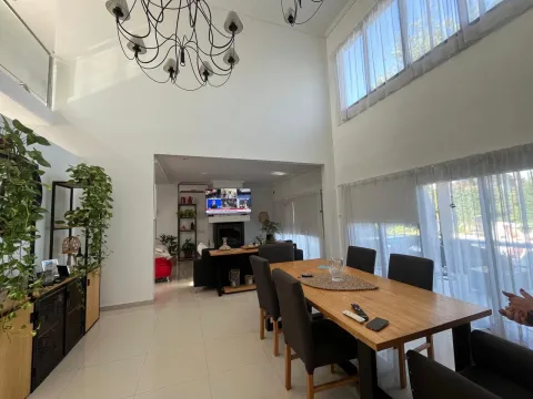 HERMOSA CASA 5 AMBIENTES CON PILETA Y QUINCHO - Altos Del Sol — foto 10