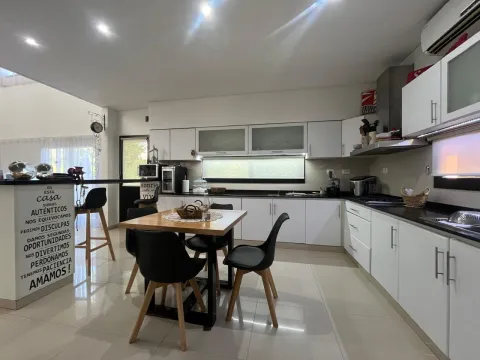 HERMOSA CASA 5 AMBIENTES CON PILETA Y QUINCHO - Altos Del Sol — foto 13