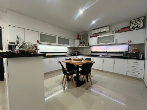 HERMOSA CASA 5 AMBIENTES CON PILETA Y QUINCHO - Altos Del Sol — foto 5
