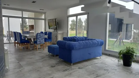 HERMOSA CASA 6 AMBIENTES, CON PILETA JARDIN Y 2 COCHERAS EN VENTA TERRALAGOS CANNING — foto 2
