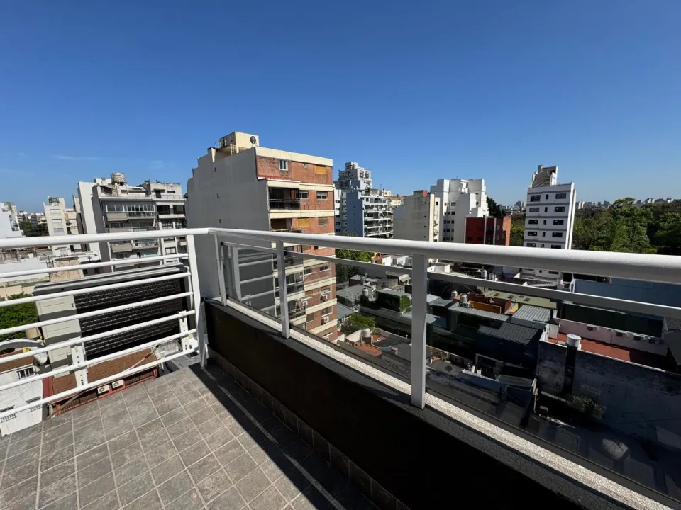 ALQUILER MONOAMBIENTE DIVISIBLE CON BALCON A METROS DE PLAZA IRLANDA / POSIBILIDAD DE COCHERA — foto 1